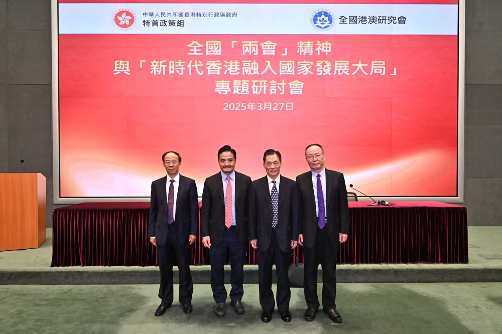 香港合影.jpg